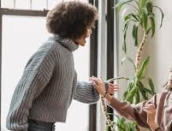 Cara Memperbaiki Hubungan Pertemanan yang Sempat Renggang Karena Kesalahpahaman Kecil yang Tidak Sengaja Terjadi